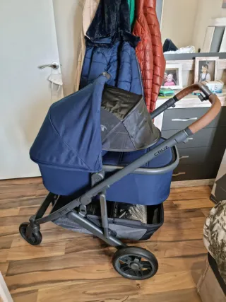 Cochecito Uppababy Cruz V2 azul marino 3 piezas