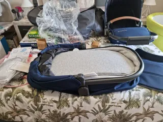 Cochecito Uppababy Cruz V2 azul marino 3 piezas