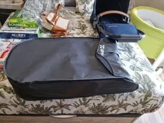 Cochecito Uppababy Cruz V2 azul marino 3 piezas