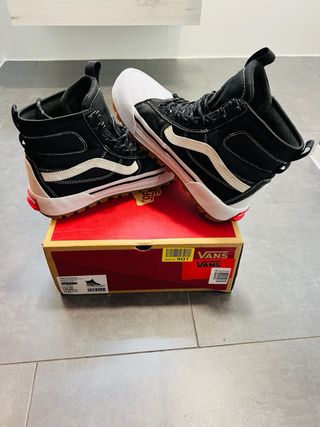 Botas Vans Goretex Unisex Negras y Blancas.