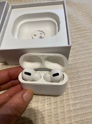 Apple AirPods Pro con estuche de carga inalámbrica