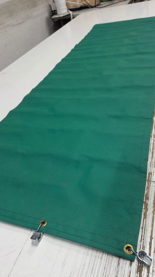 Cortina de toldo corredera con currias