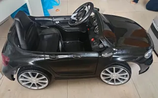 Auto elettrica per bambini Mercedes AMG con telecomando