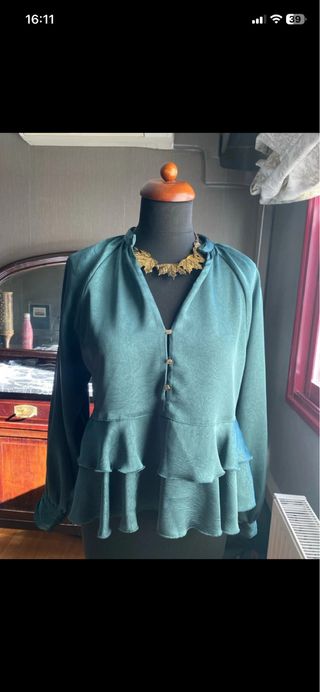 Blusa Zara volantes verde