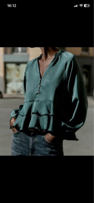 Blusa Zara volantes verde