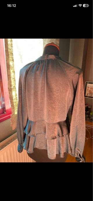 Blusa Zara volantes verde