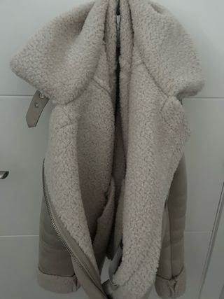 Chaqueta beige de ante con borreguito