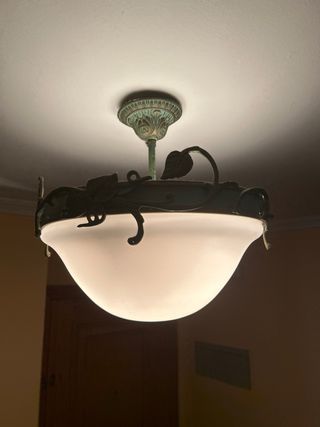 Lámpara de techo de cristal y metal