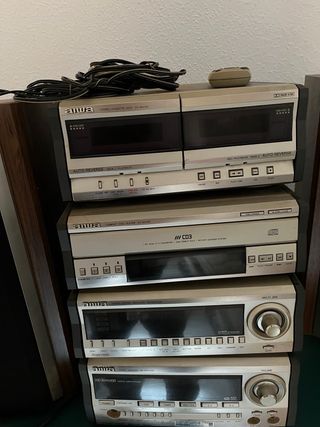 Pareja Altavoces Aiwa + Lector CD Regalo