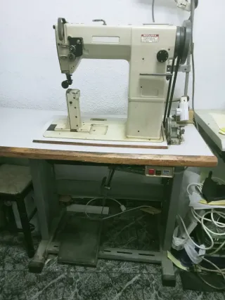 Máquina de coser industrial alta