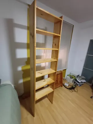 Estantería de pino con 7 baldas