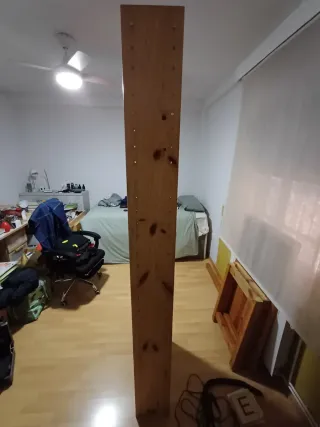 Estantería de pino con 7 baldas