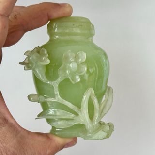 Frasco Chino Bowenita-Jadeita Antiguo