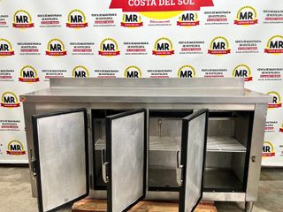 Frente mostrador 3 puertas