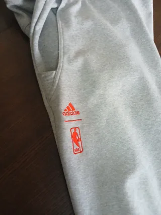 Pantalón Adidas Chicago Bulls Gris
