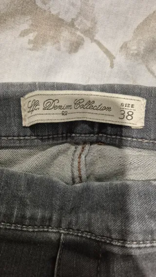 Pantalón tipo legging gris