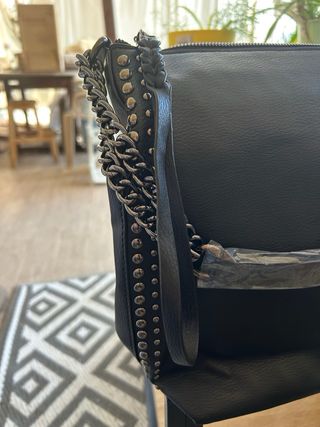 Bolso Negro Piel Sintética Tachuelas Cadena