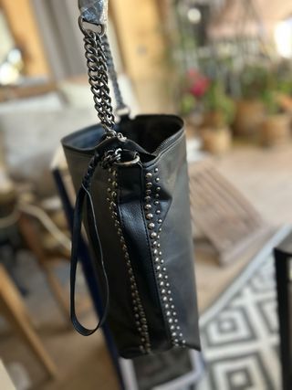 Bolso Negro Piel Sintética Tachuelas Cadena