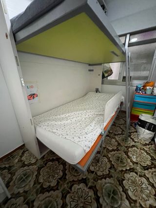 Litera abatible naranja y amarilla