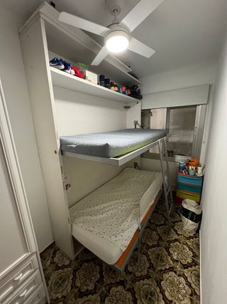 Litera abatible naranja y amarilla