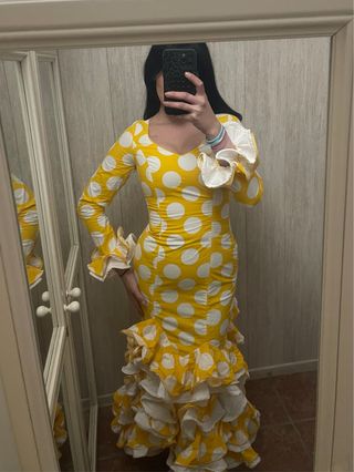 Traje de flamenca amarillo lunares