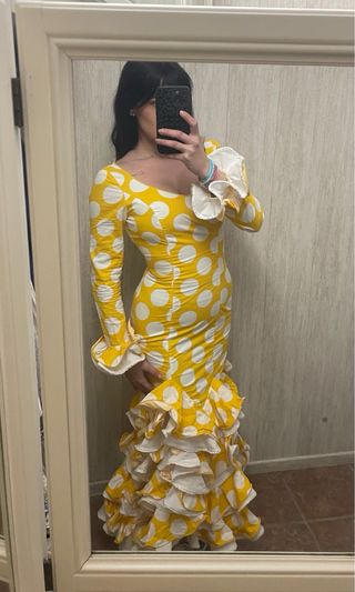 Traje de flamenca amarillo lunares