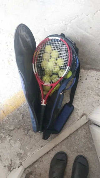 Funda, raquetas de tenis y pelotas