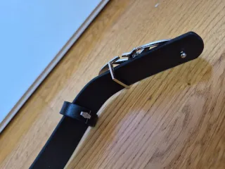 Cinturón Negro Hebilla Ovalada Estrellas