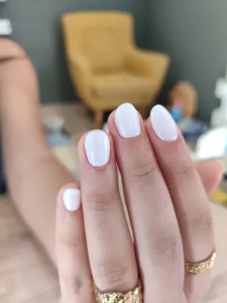 Manicura semipermanente y manicura tradicional