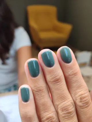 Manicura semipermanente y manicura tradicional