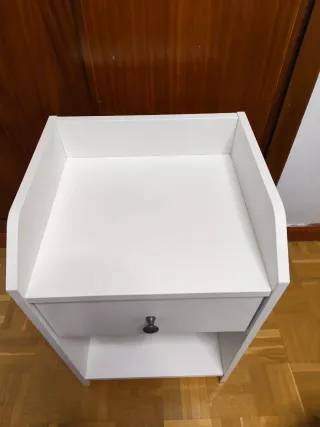 Mesa de noche IKEA blanca HAUGA