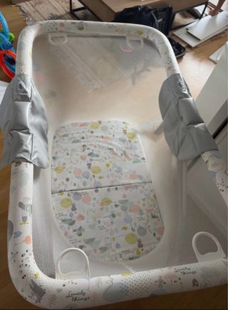 Parque infantil con estampado infantil