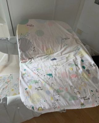 Parque infantil con estampado infantil