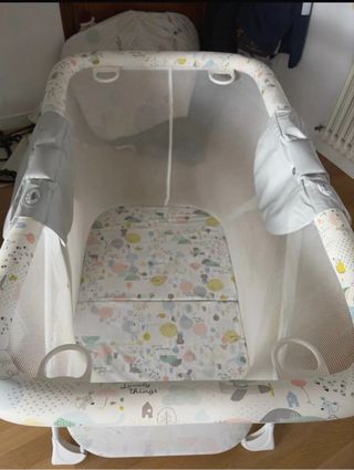 Parque infantil con estampado infantil