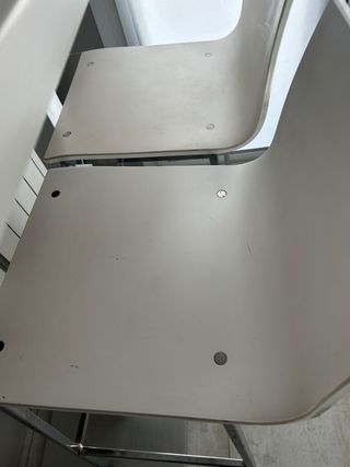 Mesa alta con 2 taburetes