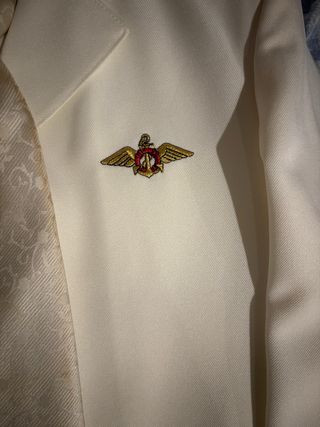 Traje de comunión blanco y dorado