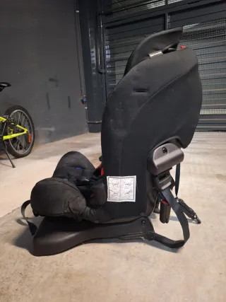 Silla de coche infantil negra