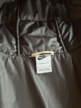 Chaqueta Nike Negra y Blanca con Capucha