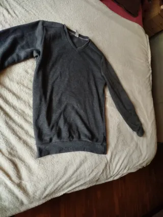 Sudadera Decathlon gris cuello pico