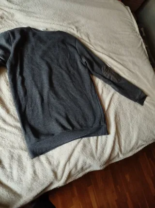 Sudadera Decathlon gris cuello pico