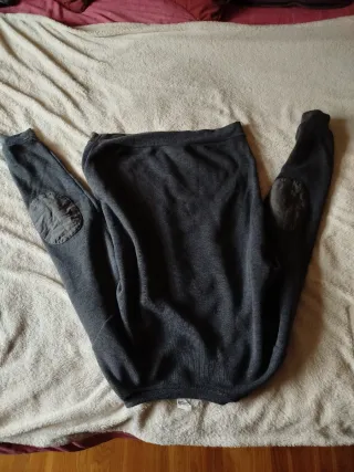 Sudadera Decathlon gris cuello pico