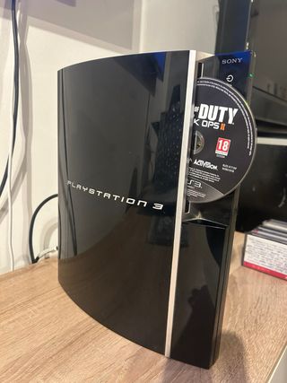 PS3 con 27 juegos y 2 mandos