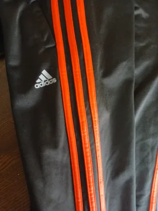 Pantalón Adidas Negro y Naranja