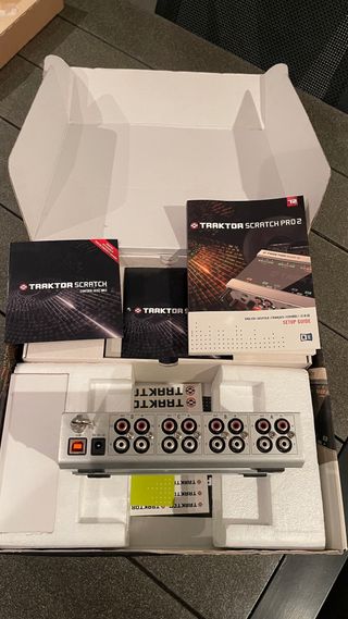 Traktor Scratch Pro 2 + Audio 10