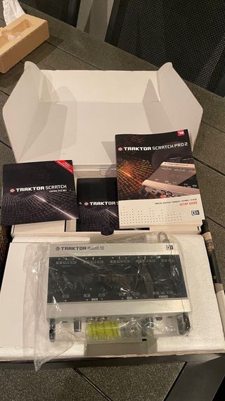 Traktor Scratch Pro 2 + Audio 10