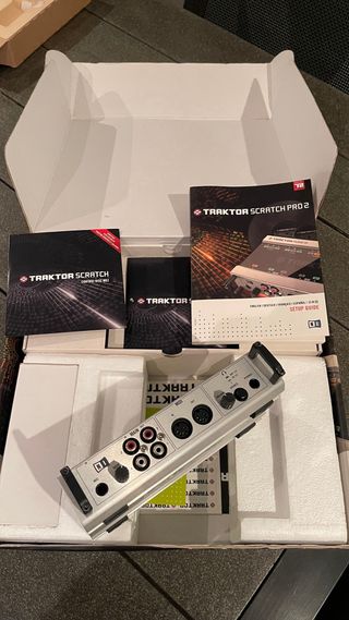 Traktor Scratch Pro 2 + Audio 10