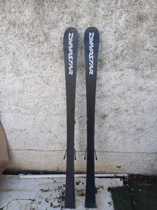 Esquís Dynastar con fijaciones