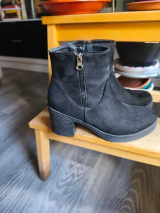 Botines negros antelina