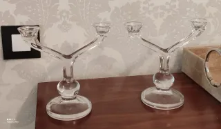 Dos candelabros de cristal