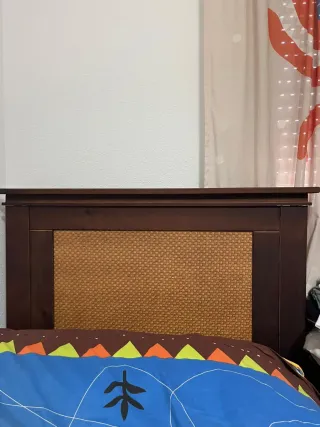 Ropero y cajonera de madera y mimbre